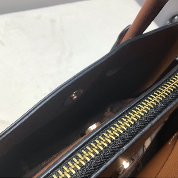 Brown Structured Satchel Crossbody 2 exterior Pockets - Picture 6 of 12